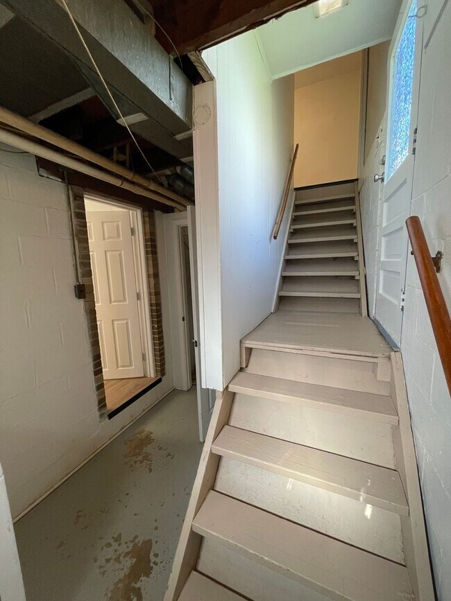 Building Photo - 402 N 6th Ave