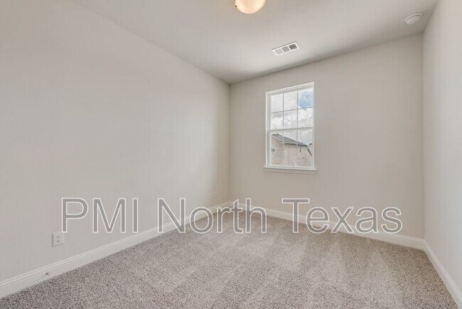 Building Photo - 717 Amenduni Ln