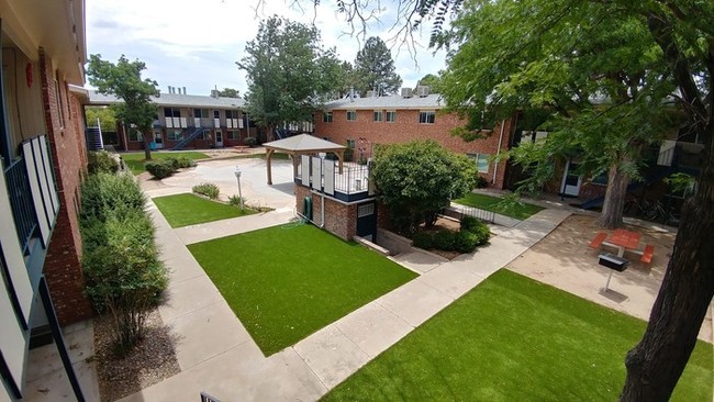 Building Photo - Great Size 1 Bedroom 1 Bath Available Now !!!