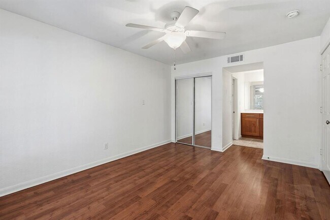 Building Photo - 7685 Northcross Dr