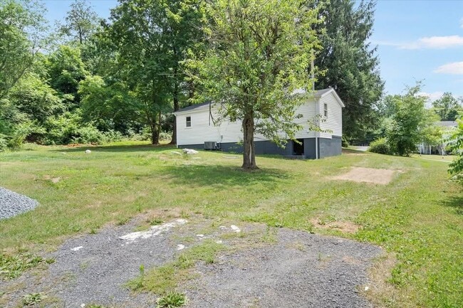 Building Photo - 2806 Forge Hill Rd