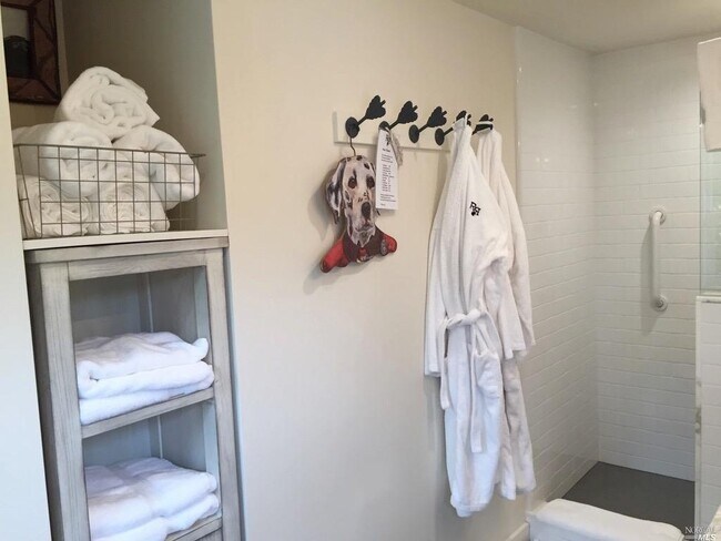 Building Photo - 419 Dry Creek Rd