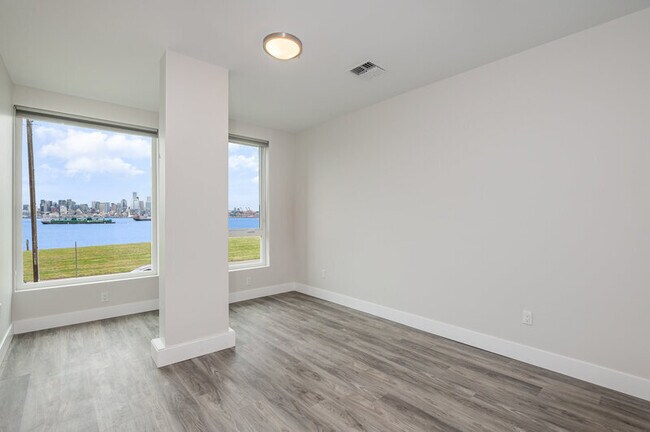 Building Photo - 1709 Harbor Ave SW