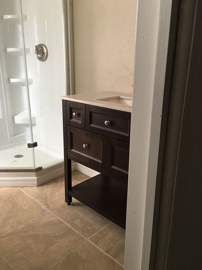 Building Photo - RANCH STYLE 3 BEDROOM 2 BATH  - NEAR USF & BUSCH GARDENS