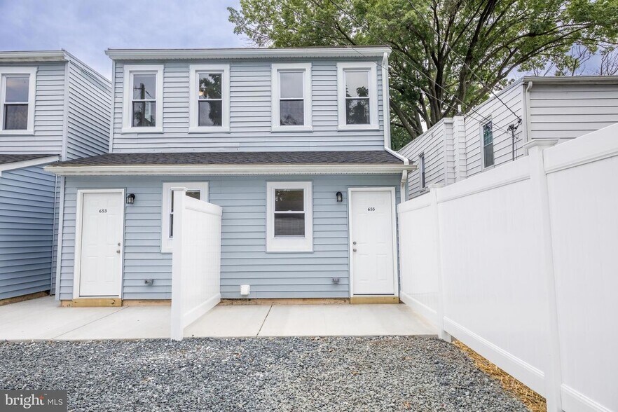 Building Photo - 655 Bourbon St