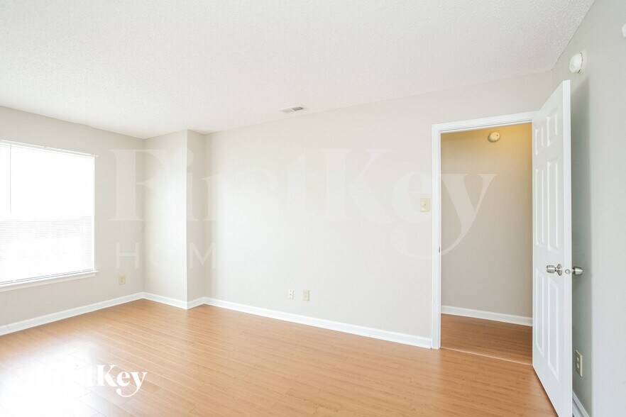 Building Photo - 978 Brookstone Dr