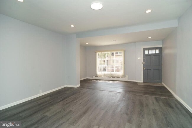 Building Photo - 2557 S 61st St