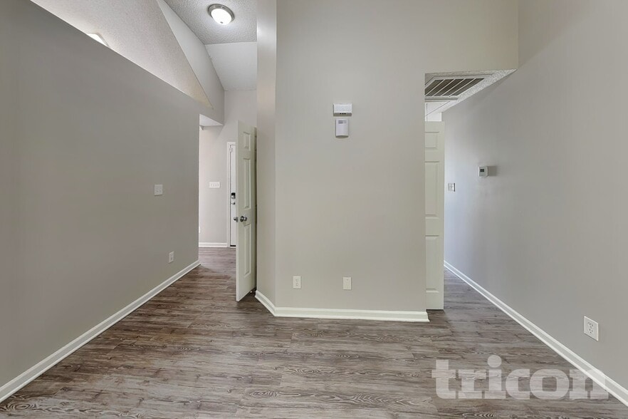 Building Photo - 8820 Kismet Dr