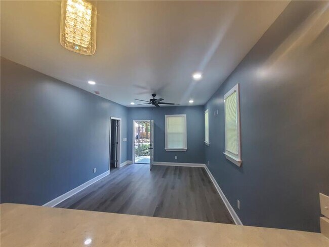 Building Photo - 110 W 51st St