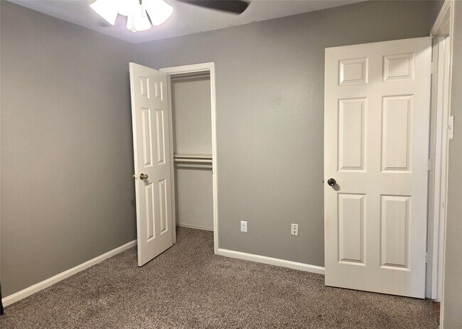 Building Photo - 18011 Featherfield Ln