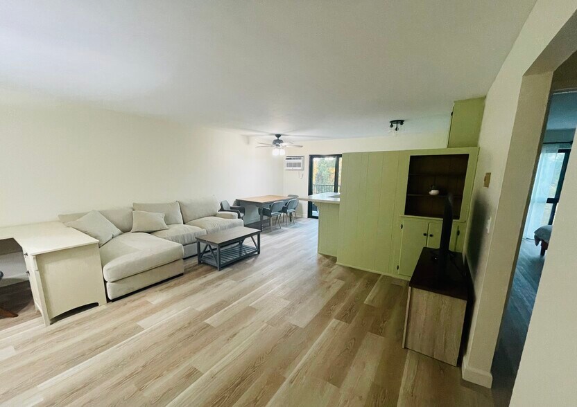 Primary Photo - 7838 Cowles Mountain Ct