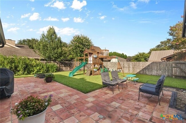 Building Photo - 6037 Country Club Dr