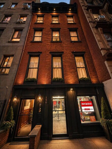 Building Photo - 156 W 15th St