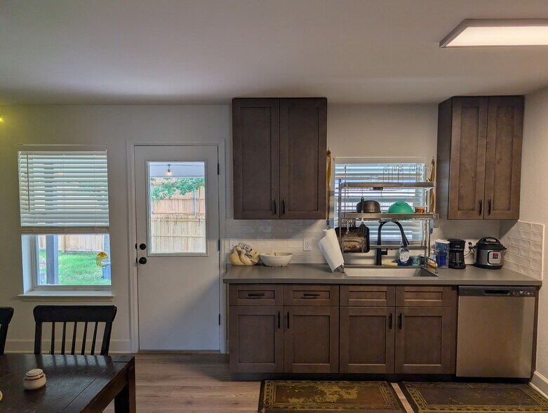 kitchen - 1306 Sunflower Ln