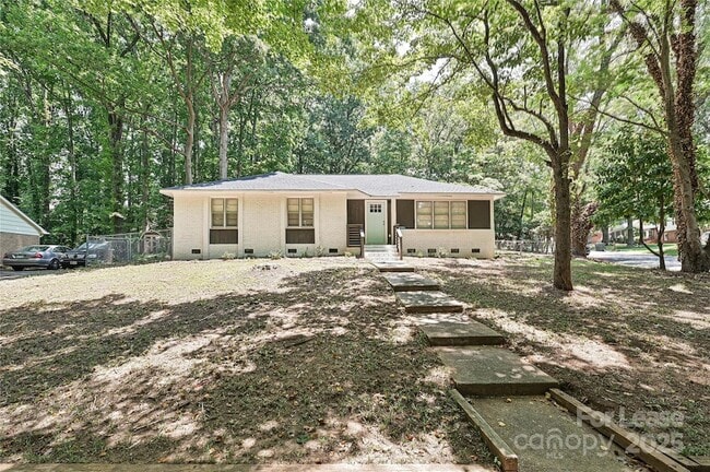 Building Photo - 5121 Farm Pond Ln