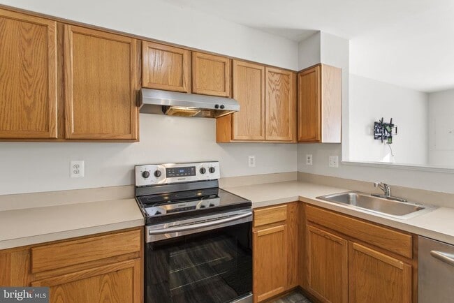 Building Photo - 5089 Stapleton Terrace