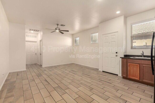 Building Photo - 5216 S 16th Pl