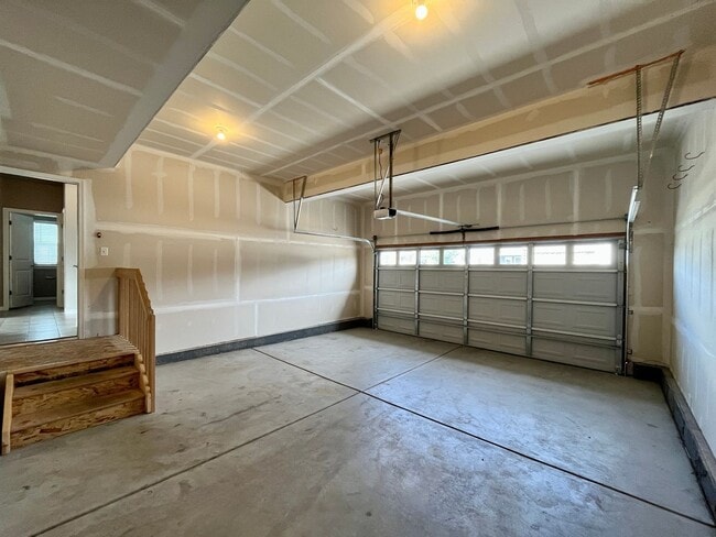 Building Photo - 1843 Ruddlesway Dr