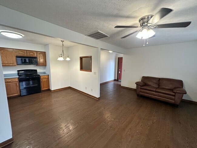 Building Photo - 1904 Sherri Ln