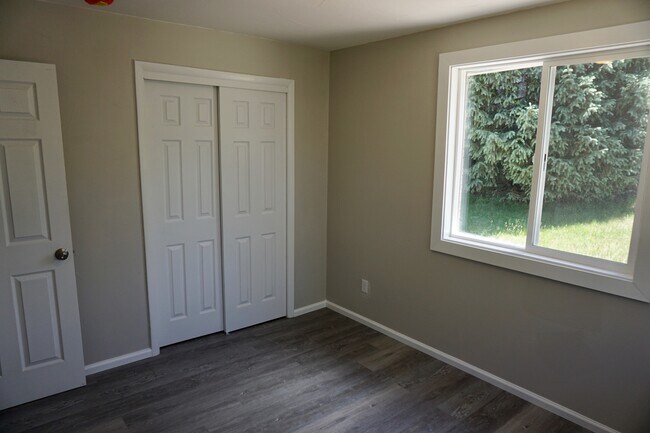 3rd Bedroom - 435 S Oak St