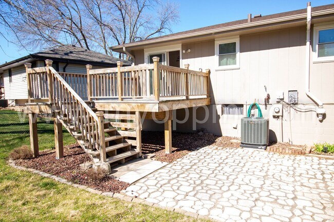 Building Photo - 6711 S 75th Ave