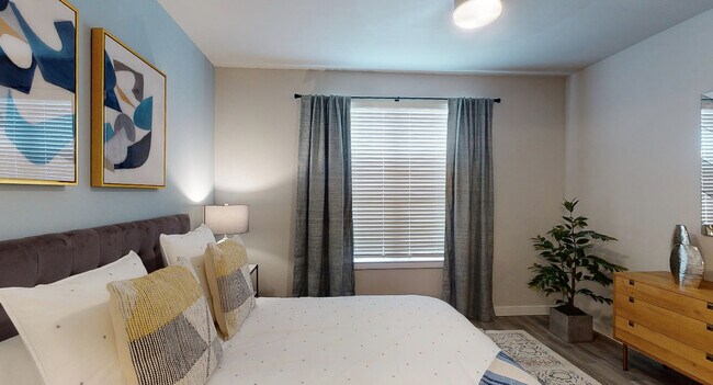 Building Photo - 2 Bed w/ $1,000 Gift Card + 6 Weeks Free —...