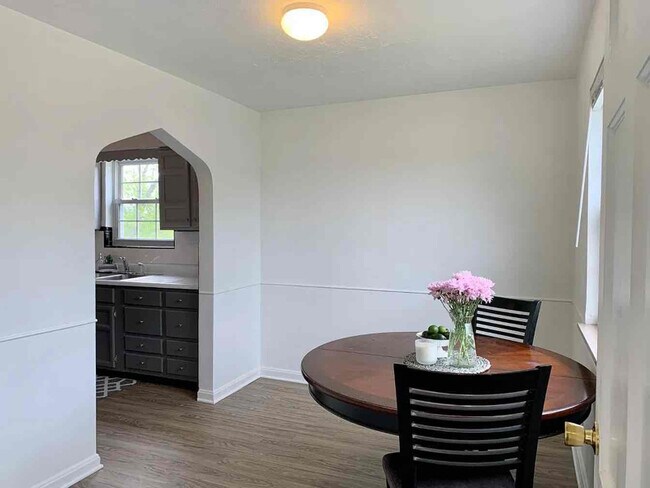 Building Photo - 3845 Biehl Ave