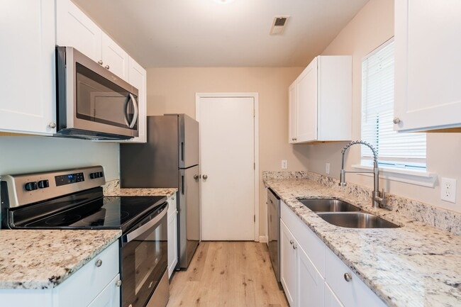 Building Photo - 608 Hilltop Dr