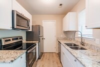 Building Photo - 613 Hilltop Dr