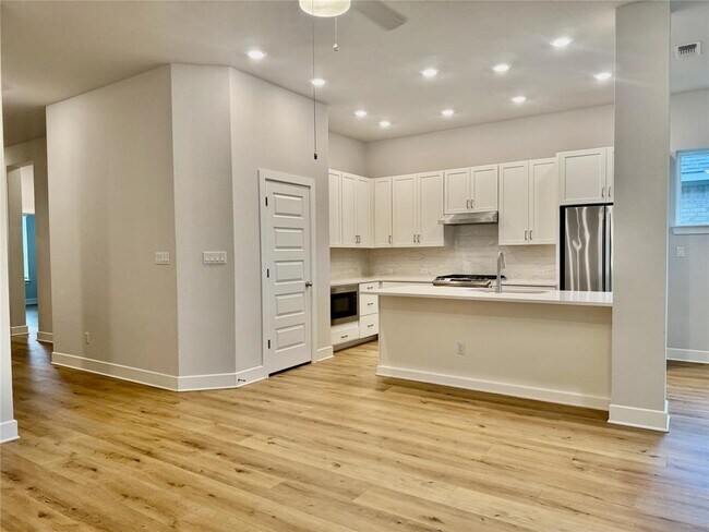 Building Photo - 509 Three Feathers Ct