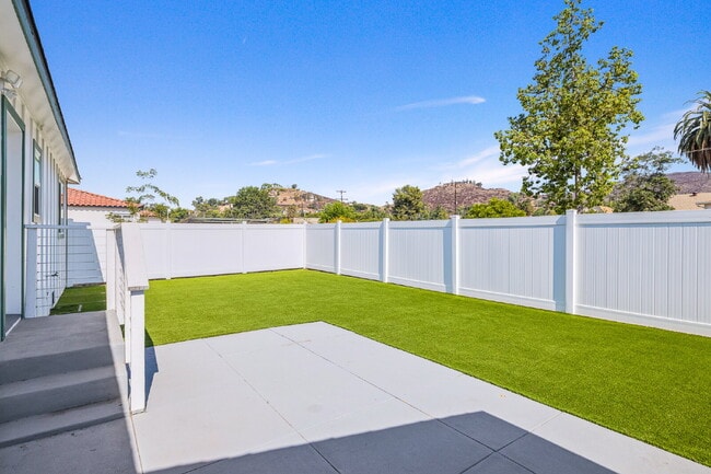 Building Photo - ***OPEN HOUSE - Friday 8/29 - 4-6pm***