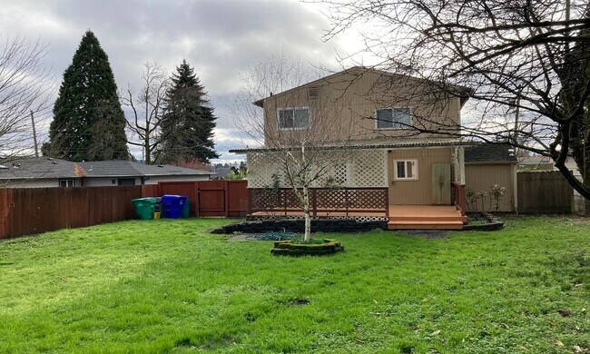 Building Photo - 7235 SE Clatsop St