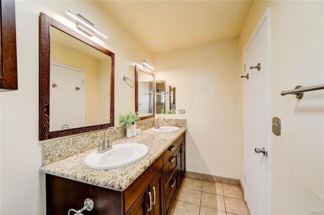 Building Photo - 11138 Aqua Vista St