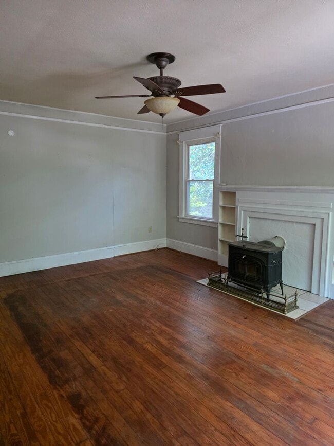 Building Photo - 2BR/2BA Cottage