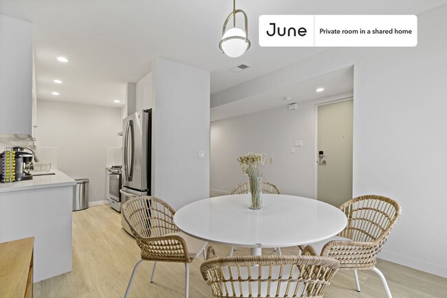 Building Photo - Room in Shared 5 bed/3.5 bath home