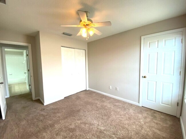 Building Photo - Spacious 3 Bedroom Port Orange Townhome!