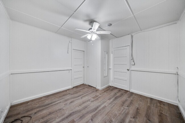 Building Photo - North Park - Detached Bungalow 1 bed / 1 b...
