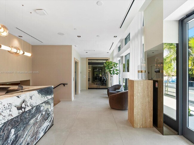 Building Photo - 9901 W Bay Harbor Dr