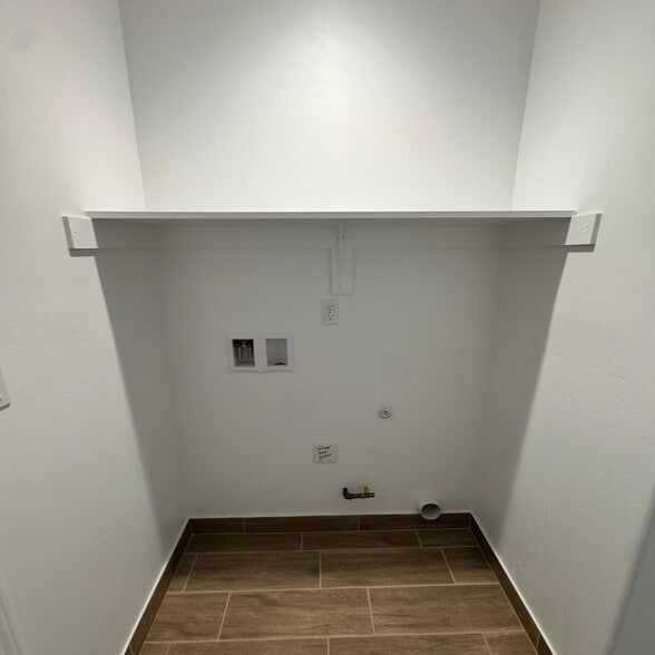 Washer/Dryer Hookup - 1128 Jefferson St