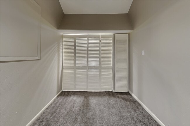 Building Photo - 2318 Turtle Creek Dr