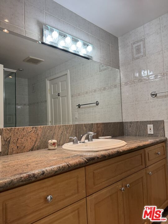 Building Photo - 5412 Hazeltine Ave