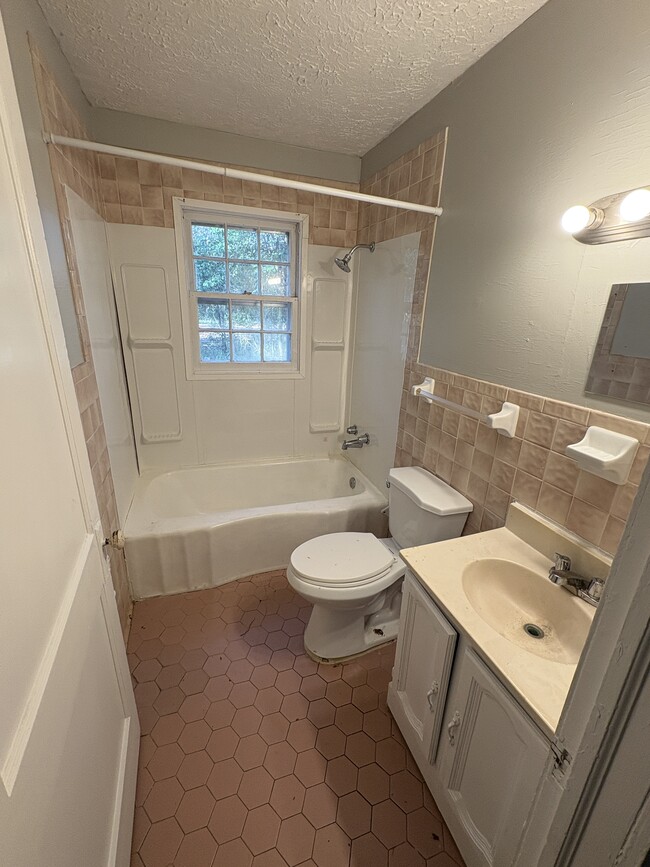 Building Photo - 1982 Johnson St