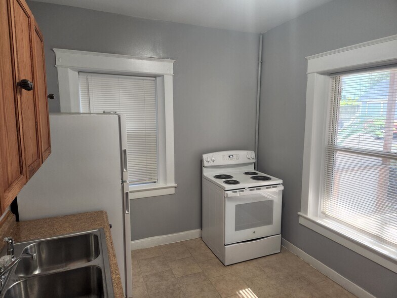 Building Photo - 3916 Clark Ave