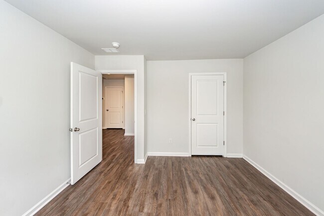 Building Photo - 4 Bedroom 2.5 Bath Home in Cane Bay Planta...