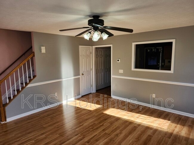Building Photo - 1210 Victorian Village Dr