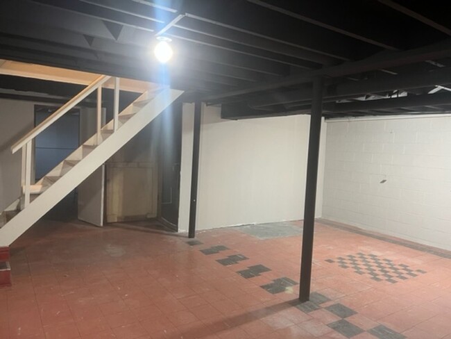 Building Photo - Recently Renovated Single Family