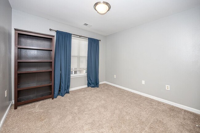 Building Photo - Harbor Landing rental with boat slip, great amenities, and a gated waterfront community lifestyle.