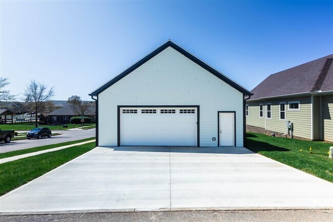 Building Photo - 414 Traditions Blvd