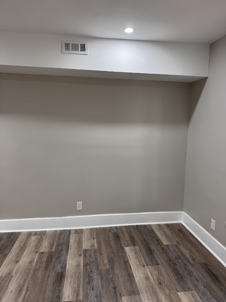 Building Photo - 220 W Brown Ave