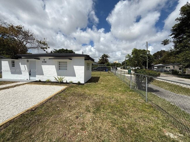 Building Photo - 5158 NW 19th Ave